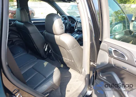 2014 Porsche Cayenne z USA, uszkodzony, nr VIN WP1AA2A24ELA96040